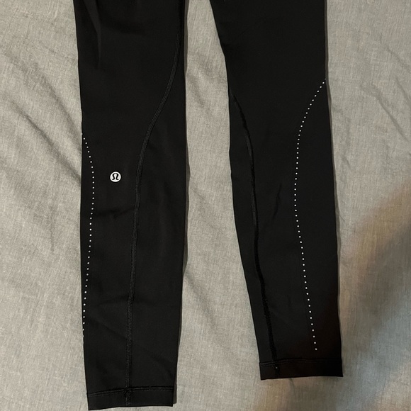 Lululemon Extra Mile Reflective Leggings (With Pocket !!!) - Picture 3 of 7